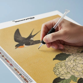 Diamond Painting - Zwaluw boven witte hortensia’s