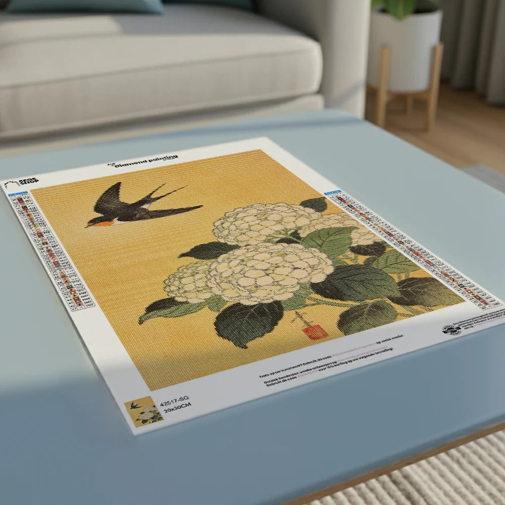 Diamond Painting - Zwaluw boven witte hortensia’s