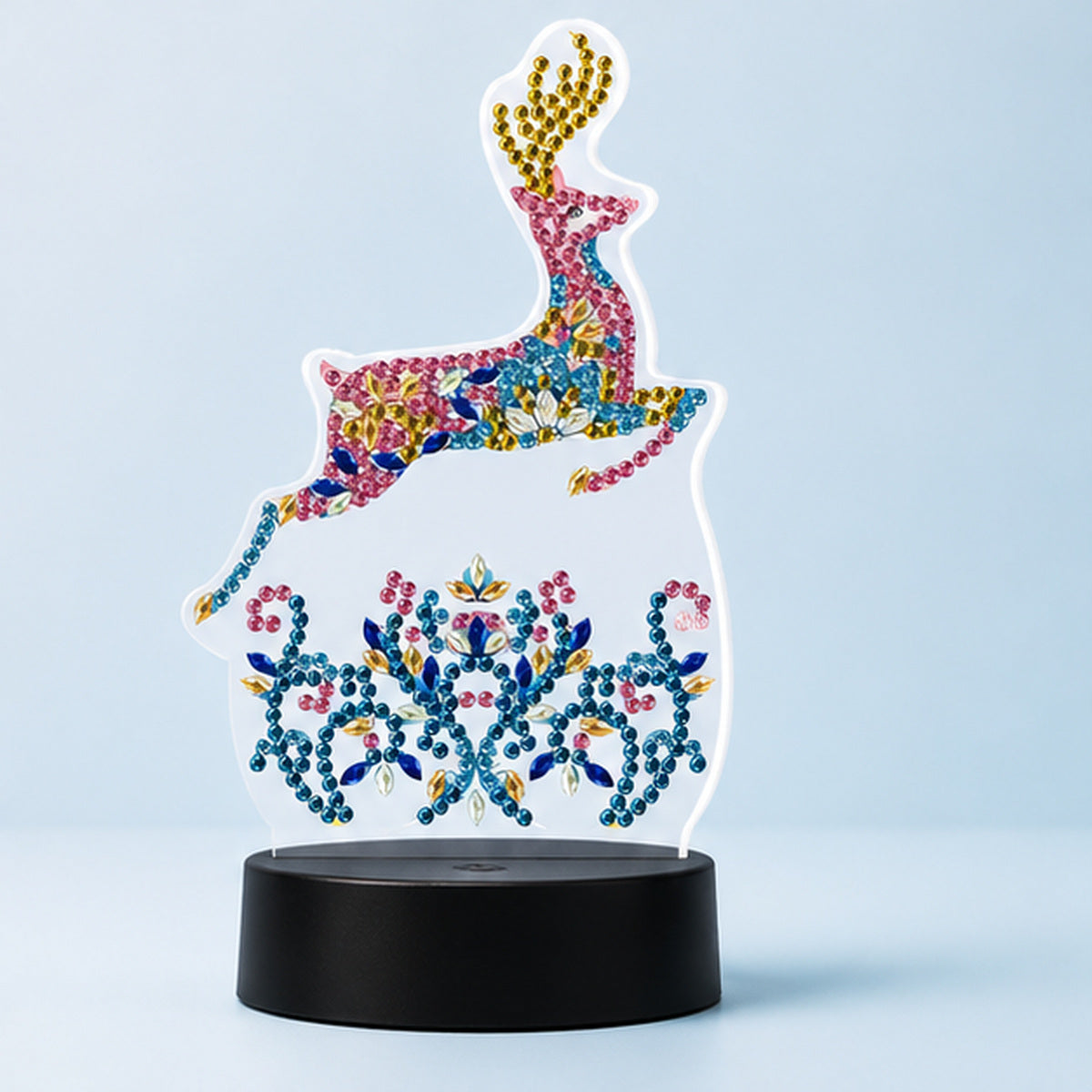 Diamond Painting Lamp Hert op een lichtblauwe achtergrond