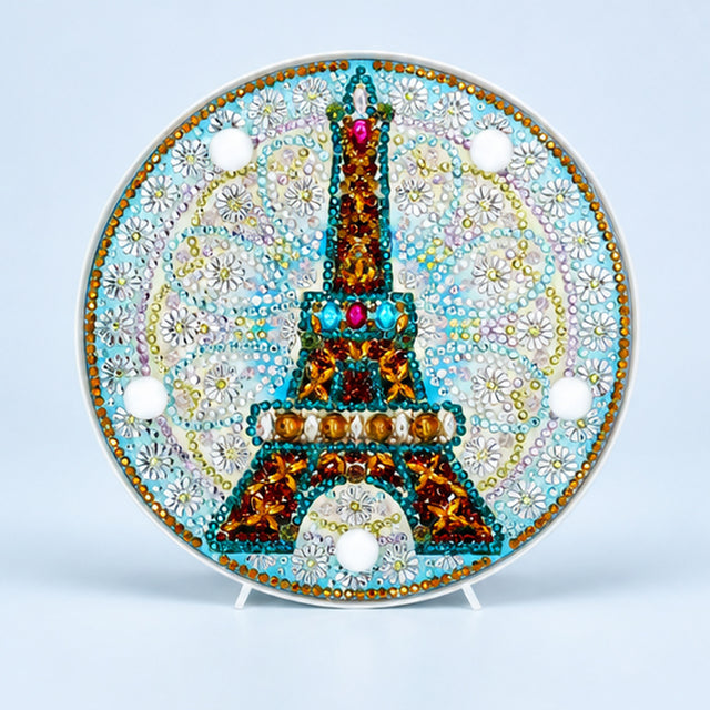 Diamond Painting Rond Lampje Eiffeltoren op een lichtblauwe achtergrond