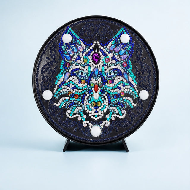 Diamond Painting Rond Lampje Wolf op een lichtblauwe achtergrond