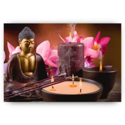 Boeddha met kaarsen en bloemen 30x25